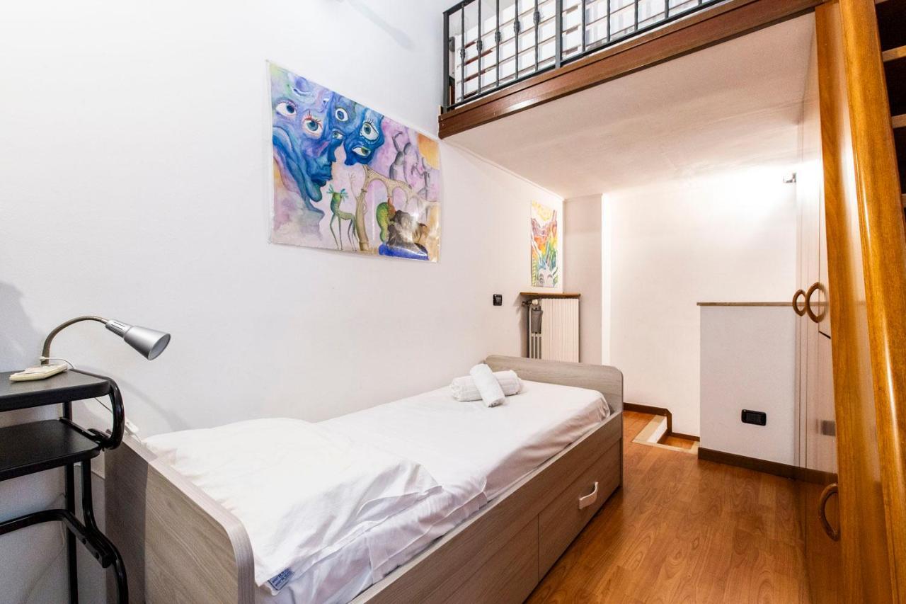 Extensive Terrace Navigli Toy Artistic Apartment มิลาน ภายนอก รูปภาพ