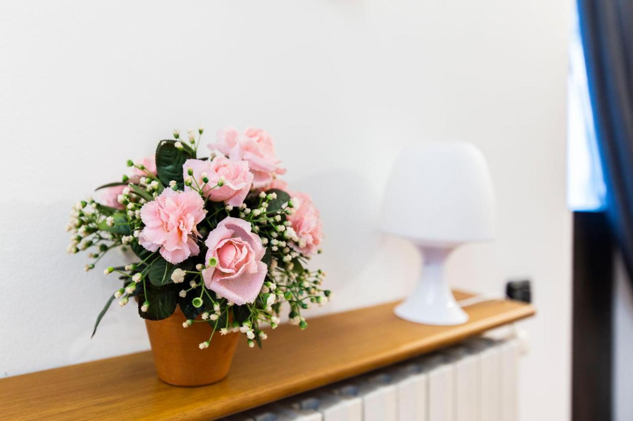Extensive Terrace Navigli Toy Artistic Apartment มิลาน ภายนอก รูปภาพ