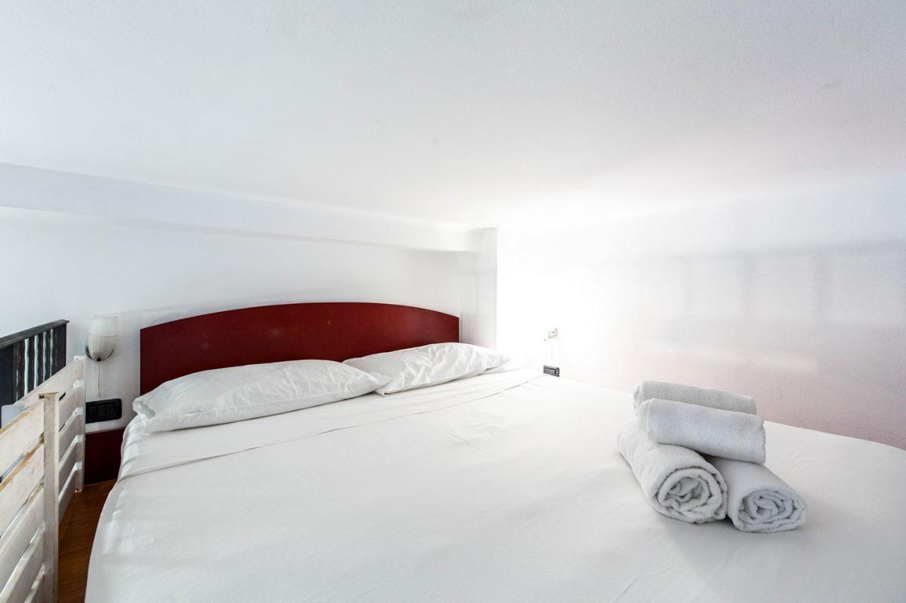 Extensive Terrace Navigli Toy Artistic Apartment มิลาน ภายนอก รูปภาพ